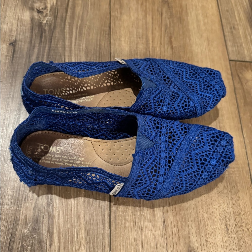 Royal Blue Lace TOMS | GUC | Size 6.5 | Comfortable